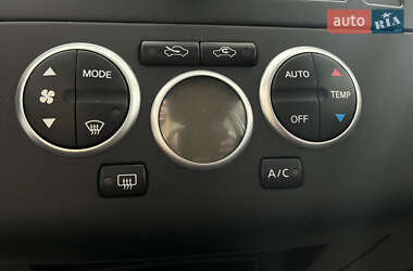 Хетчбек Nissan TIIDA 2010 в 