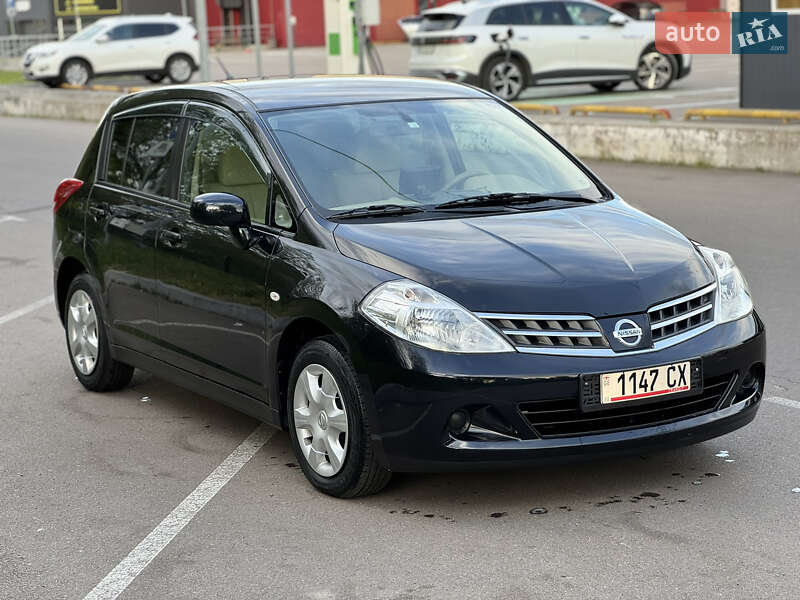 Хэтчбек Nissan TIIDA 2012 в 