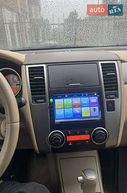 Хэтчбек Nissan TIIDA 2012 в 