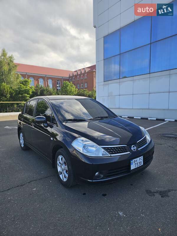 Хетчбек Nissan TIIDA 2006 в 