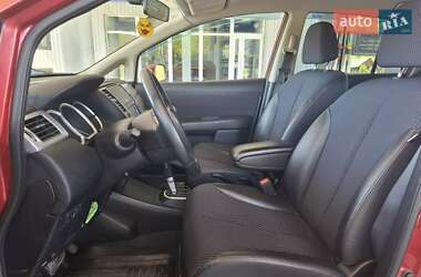 Хетчбек Nissan TIIDA 2010 в 