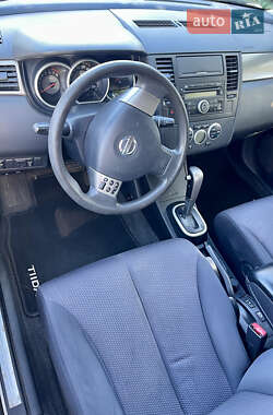 Хэтчбек Nissan TIIDA 2008 в 