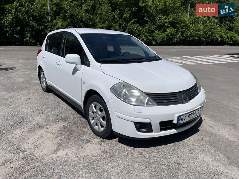 Nissan TIIDA 2008