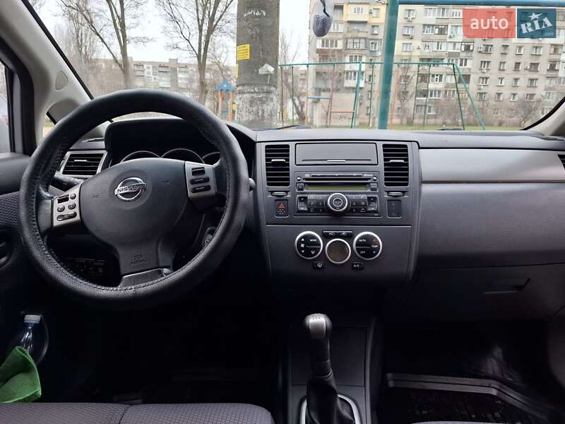 Хэтчбек Nissan TIIDA 2010 в Каменском