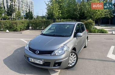 Хэтчбек Nissan TIIDA 2012 в Киеве