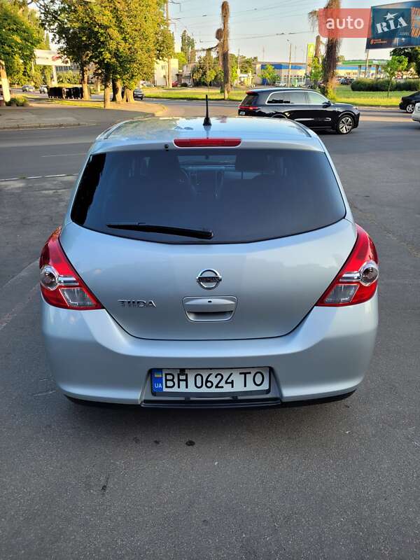 Хэтчбек Nissan TIIDA 2010 в Одессе