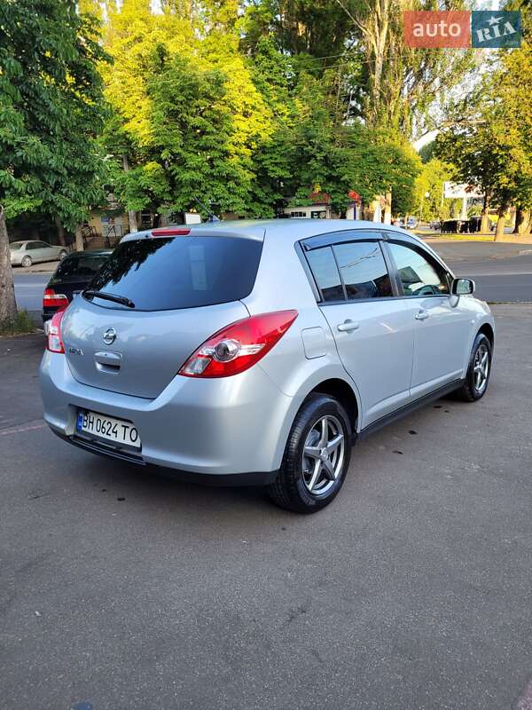 Хэтчбек Nissan TIIDA 2010 в Одессе