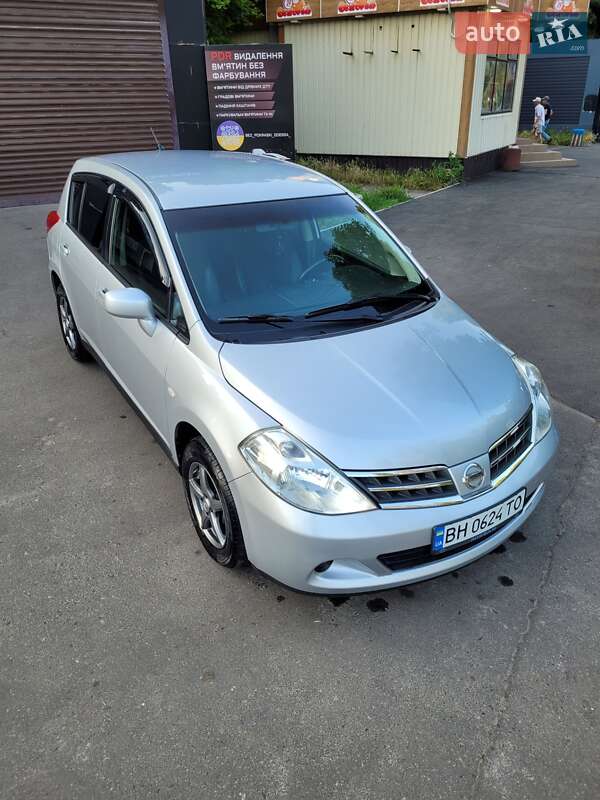 Хэтчбек Nissan TIIDA 2010 в Одессе