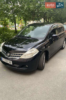 Хэтчбек Nissan TIIDA 2011 в Киеве
