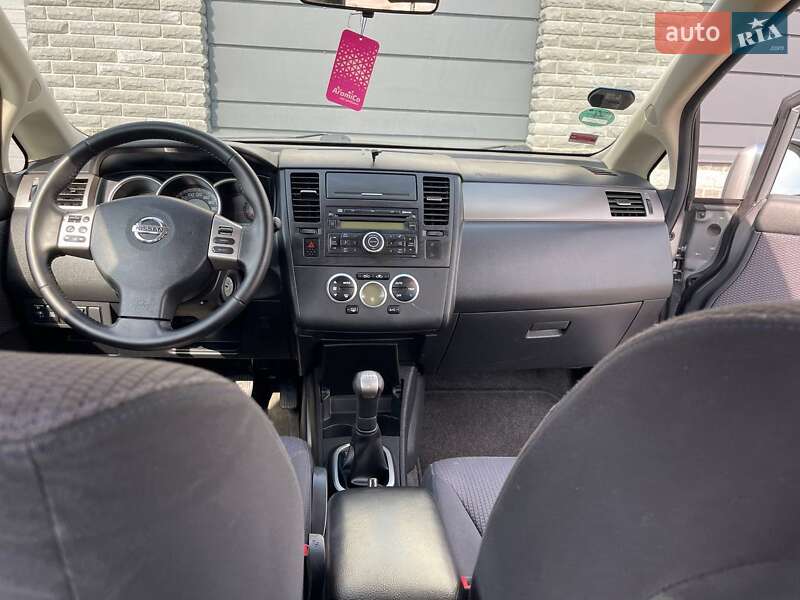 Хетчбек Nissan TIIDA 2009 в Рокитному