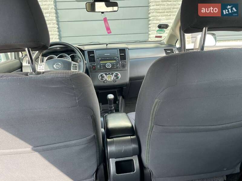 Хетчбек Nissan TIIDA 2009 в Рокитному