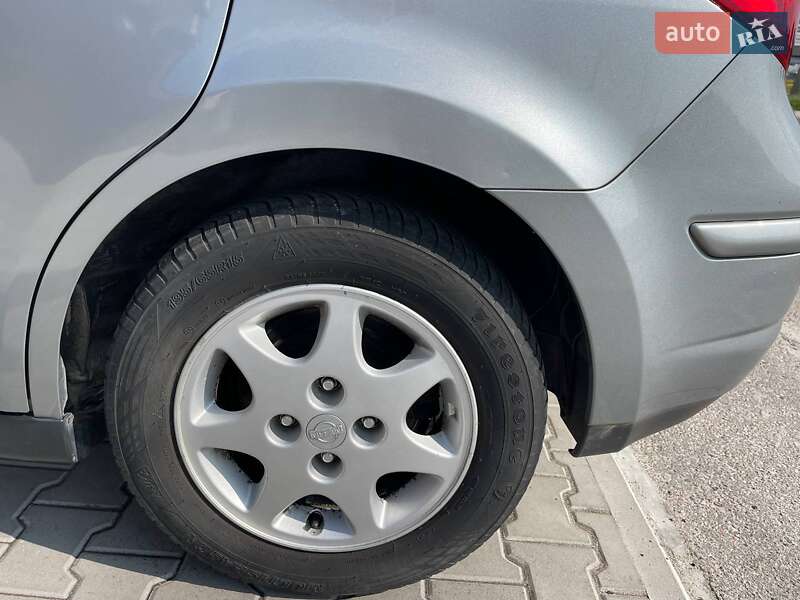 Хетчбек Nissan TIIDA 2009 в Рокитному