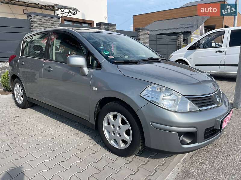Хетчбек Nissan TIIDA 2009 в Рокитному