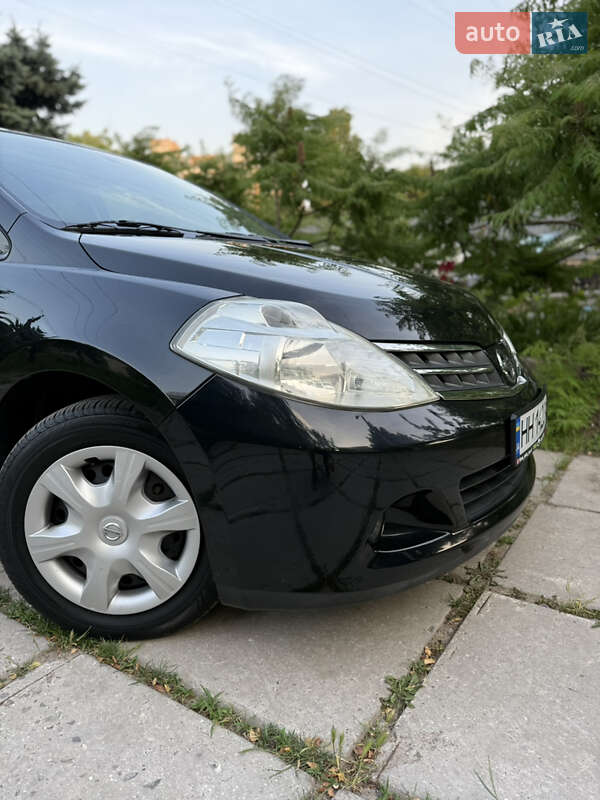 Хетчбек Nissan TIIDA 2011 в Одесі