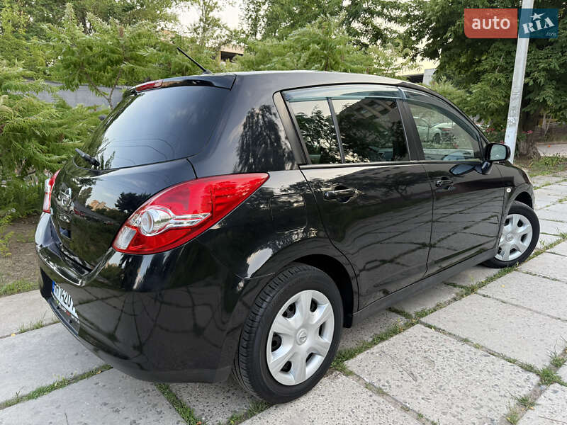 Хетчбек Nissan TIIDA 2011 в Одесі