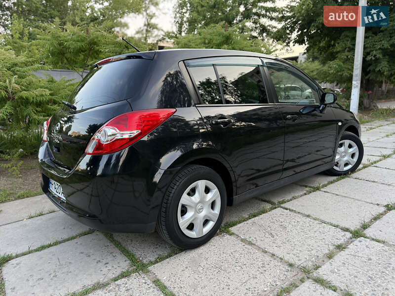 Хетчбек Nissan TIIDA 2011 в Одесі