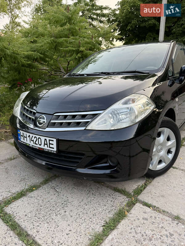 Хетчбек Nissan TIIDA 2011 в Одесі