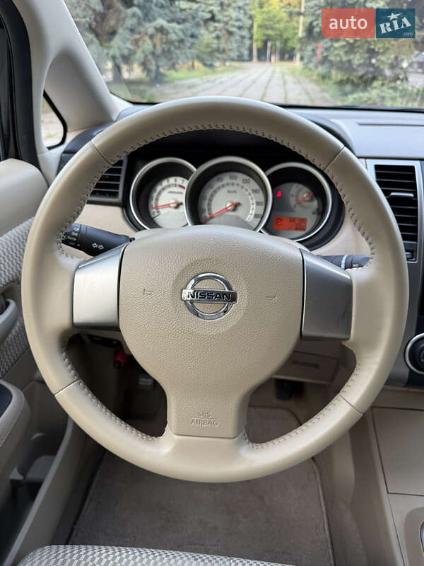 Хетчбек Nissan TIIDA 2011 в Одесі