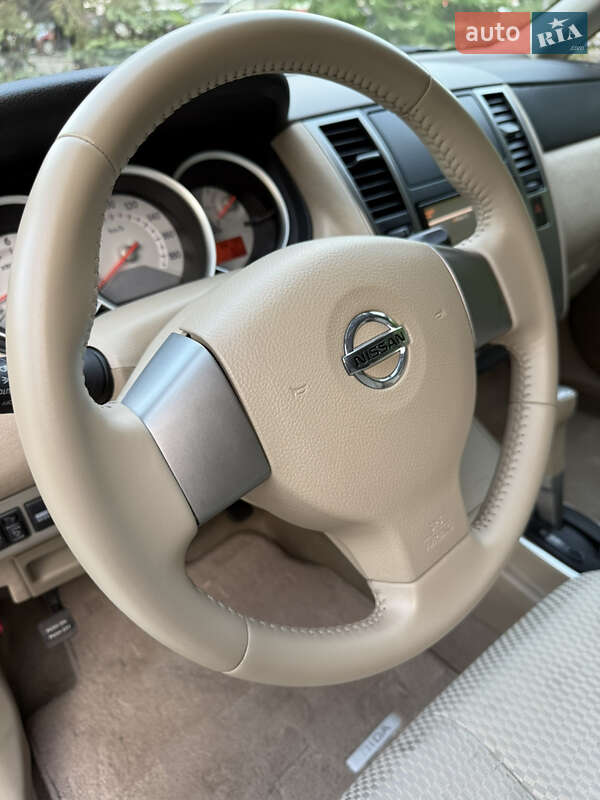 Хетчбек Nissan TIIDA 2011 в Одесі