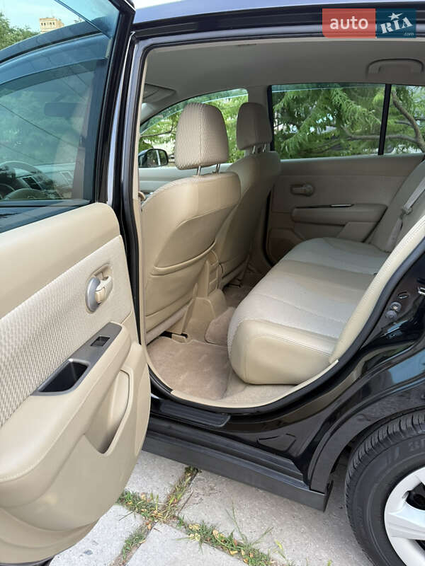 Хетчбек Nissan TIIDA 2011 в Одесі