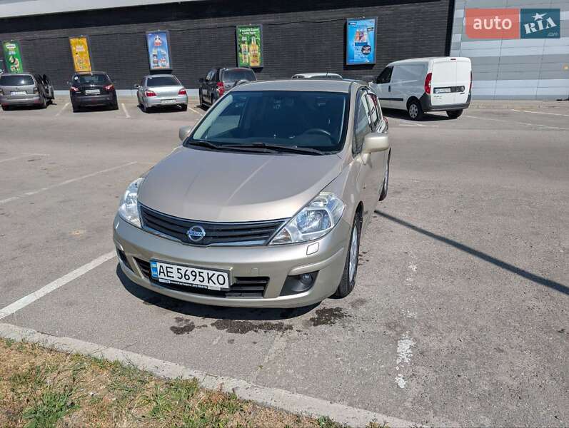 Nissan TIIDA 2010