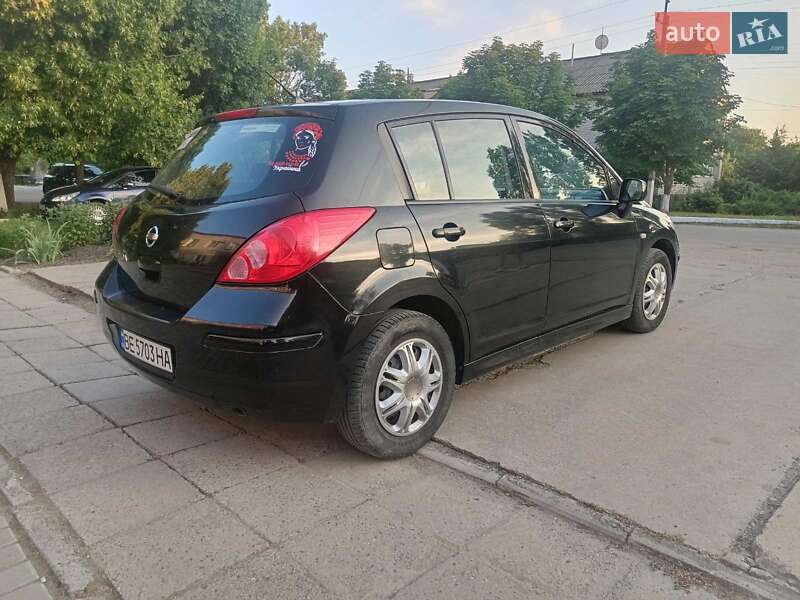 Седан Nissan TIIDA 2010 в Новом Буге