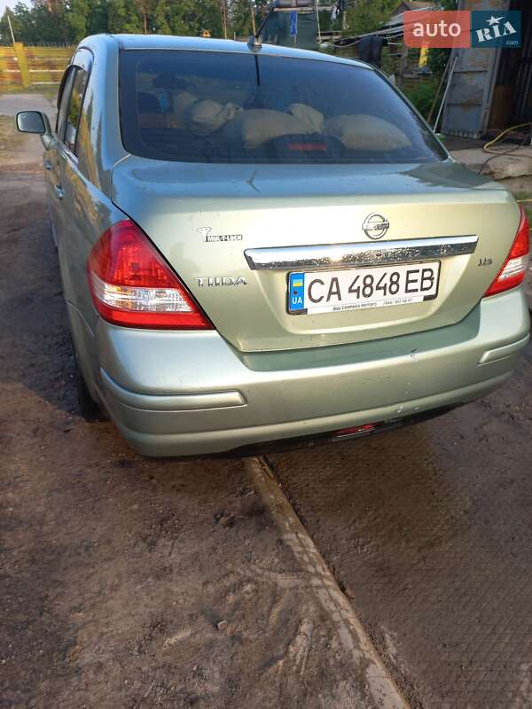 Седан Nissan TIIDA 2007 в Черкасах