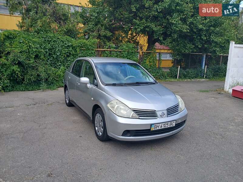 Nissan TIIDA 2006