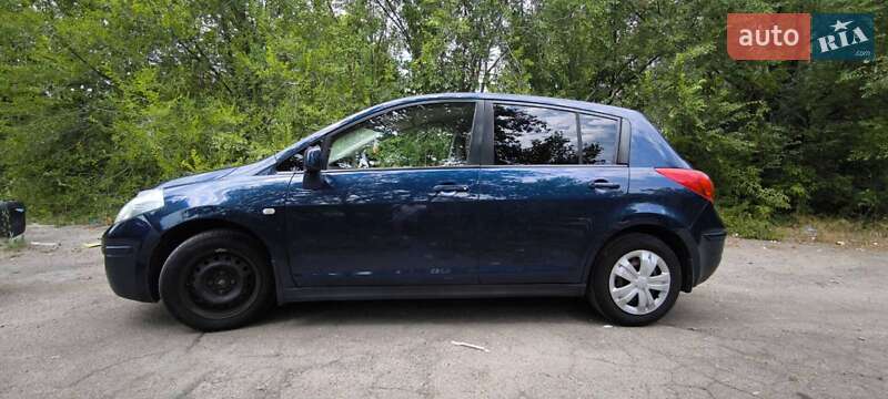 Хэтчбек Nissan TIIDA 2008 в Днепре