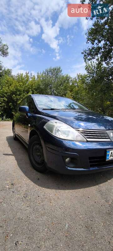 Хэтчбек Nissan TIIDA 2008 в Днепре