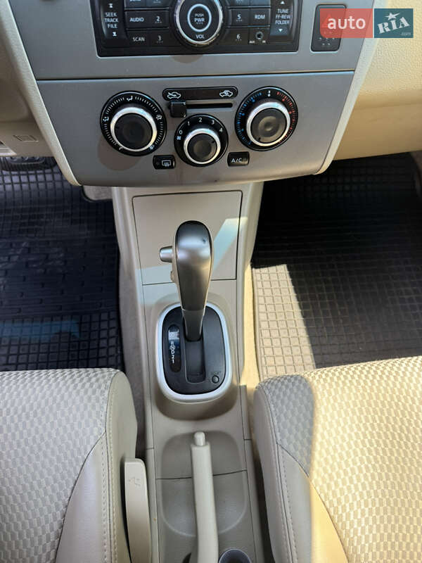 Седан Nissan TIIDA 2008 в Києві