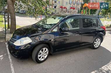 Хэтчбек Nissan TIIDA 2010 в 