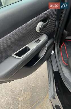 Хэтчбек Nissan TIIDA 2010 в 