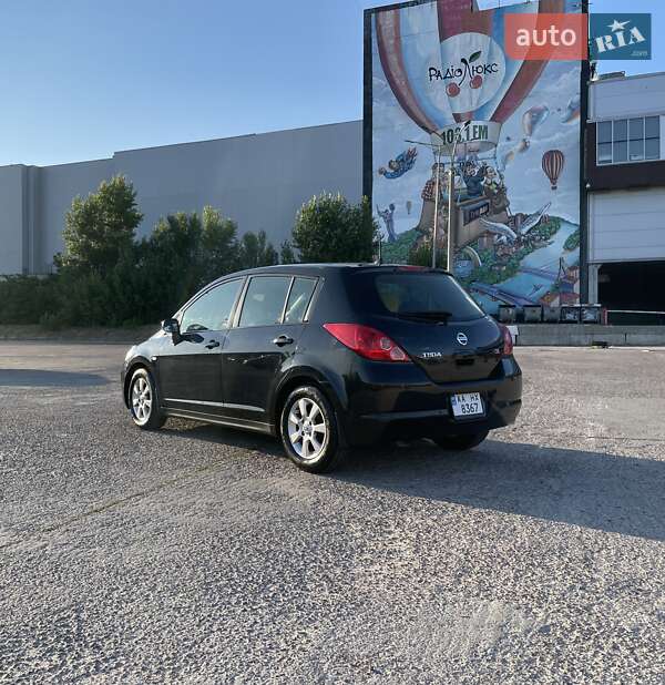 Хэтчбек Nissan TIIDA 2008 в Киеве