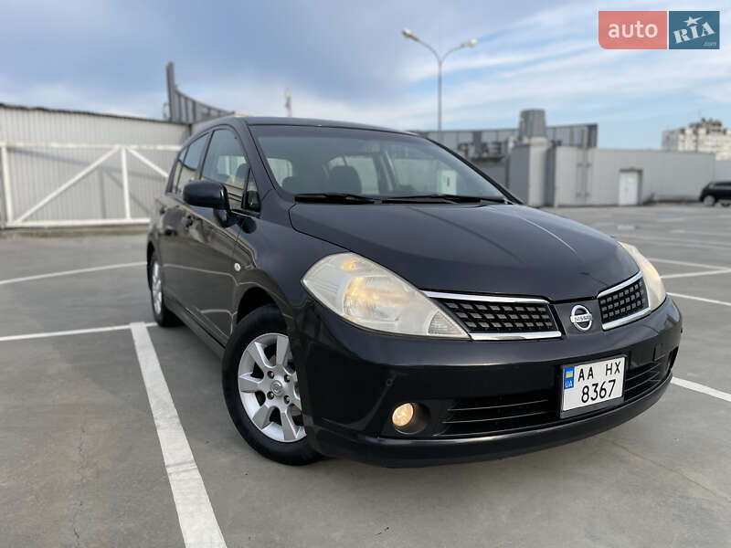 Хэтчбек Nissan TIIDA 2008 в Киеве
