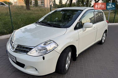 Хэтчбек Nissan TIIDA 2012 в Киеве