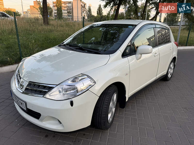 Nissan TIIDA 2012