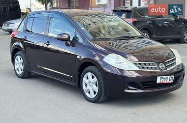 Хэтчбек Nissan TIIDA 2012 в Киеве