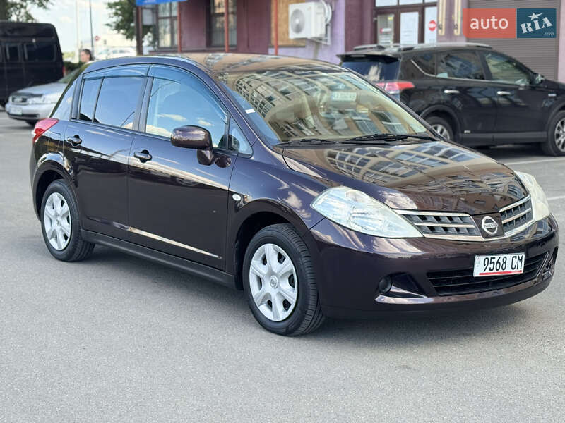 Nissan TIIDA 2012