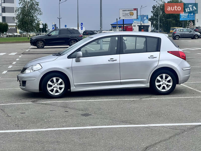 Хэтчбек Nissan TIIDA 2011 в Киеве