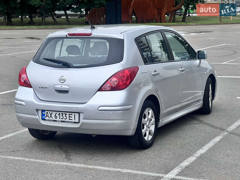 Хэтчбек Nissan TIIDA 2011 в Киеве