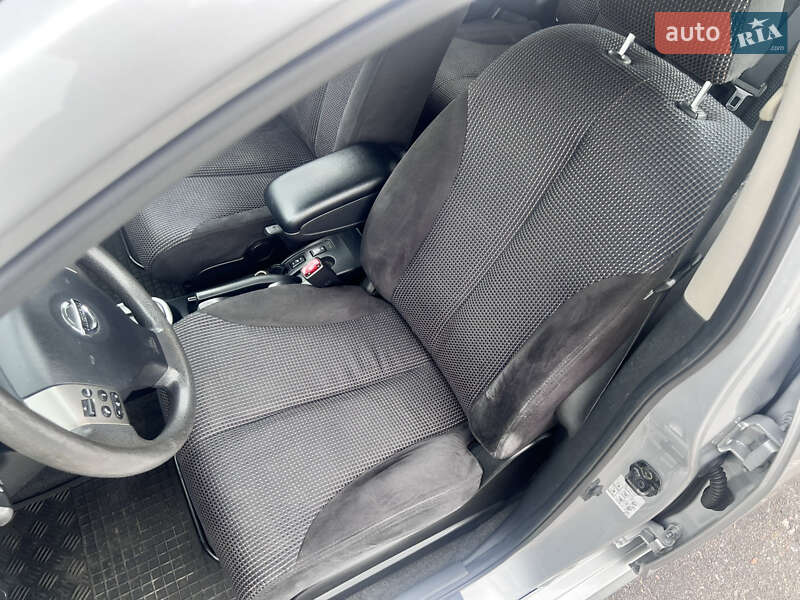 Хэтчбек Nissan TIIDA 2011 в Киеве