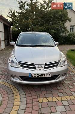 Хетчбек Nissan TIIDA 2012 в Комарному