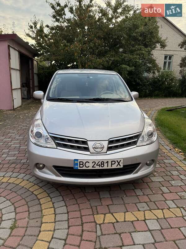Хэтчбек Nissan TIIDA 2012 в Комарному фото Хэтчбек Nissan TIIDA 2012 в Комарному