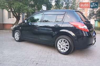 Хэтчбек Nissan TIIDA 2010 в Ивано-Франковске