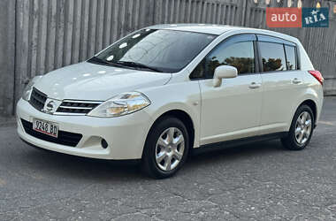 Хэтчбек Nissan TIIDA 2012 в Киеве