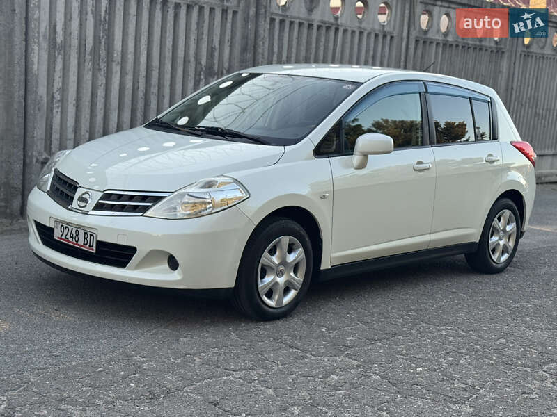 Nissan TIIDA 2012