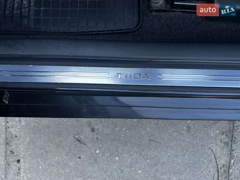 Хетчбек Nissan TIIDA 2010 в Дніпрі