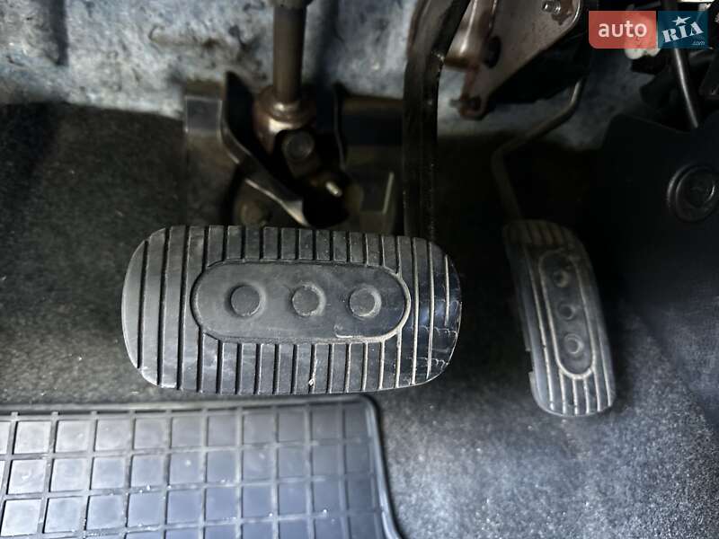 Хетчбек Nissan TIIDA 2010 в Дніпрі