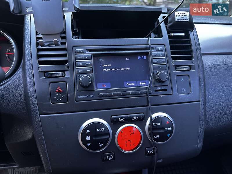 Хетчбек Nissan TIIDA 2010 в Дніпрі